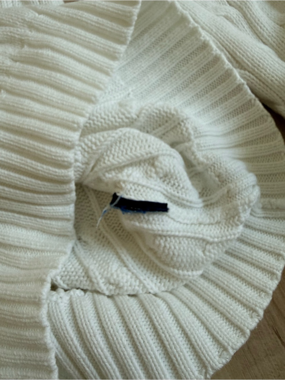 Ralph Lauren White Cable-Knit V-Neck Sweater - Picture 6 of 6